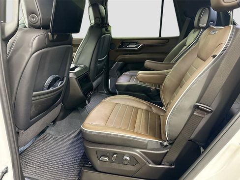Used 2025 GMC Yukon Denali Ultimate AWD/4WD image 5