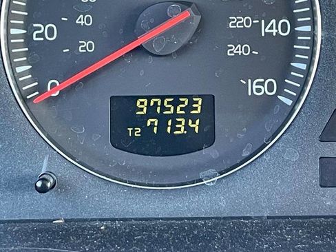 Used 2005 Volvo XC70 image 39