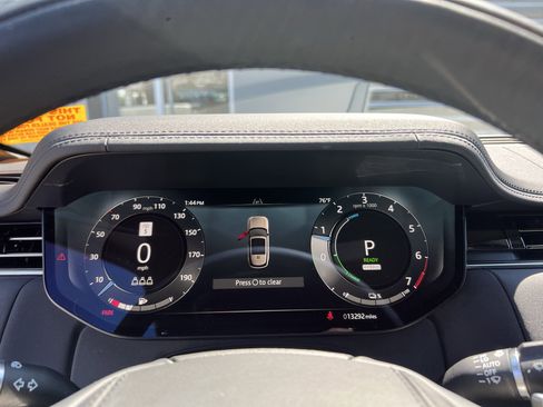 Used 2025 Land Rover Range Rover SE image 24