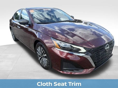 Used 2025 Nissan Altima 2.5 SV FWD image 18