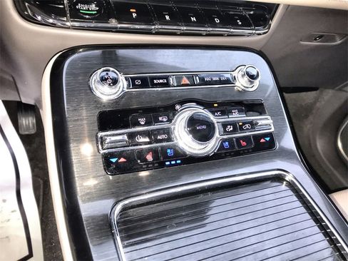 Used 2022 Lincoln Nautilus Reserve image 19