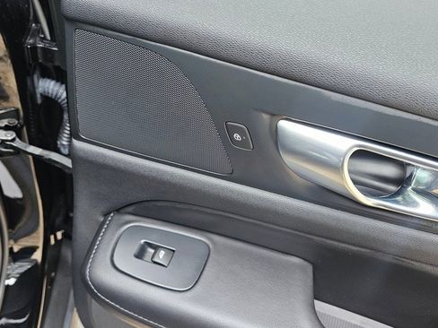 Certified 2024 Volvo V60 B5 Cross Country Plus image 11