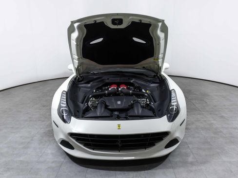 Certified 2016 Ferrari California T image 11
