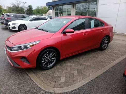 Used 2023 Kia Forte LXS FWD image 3
