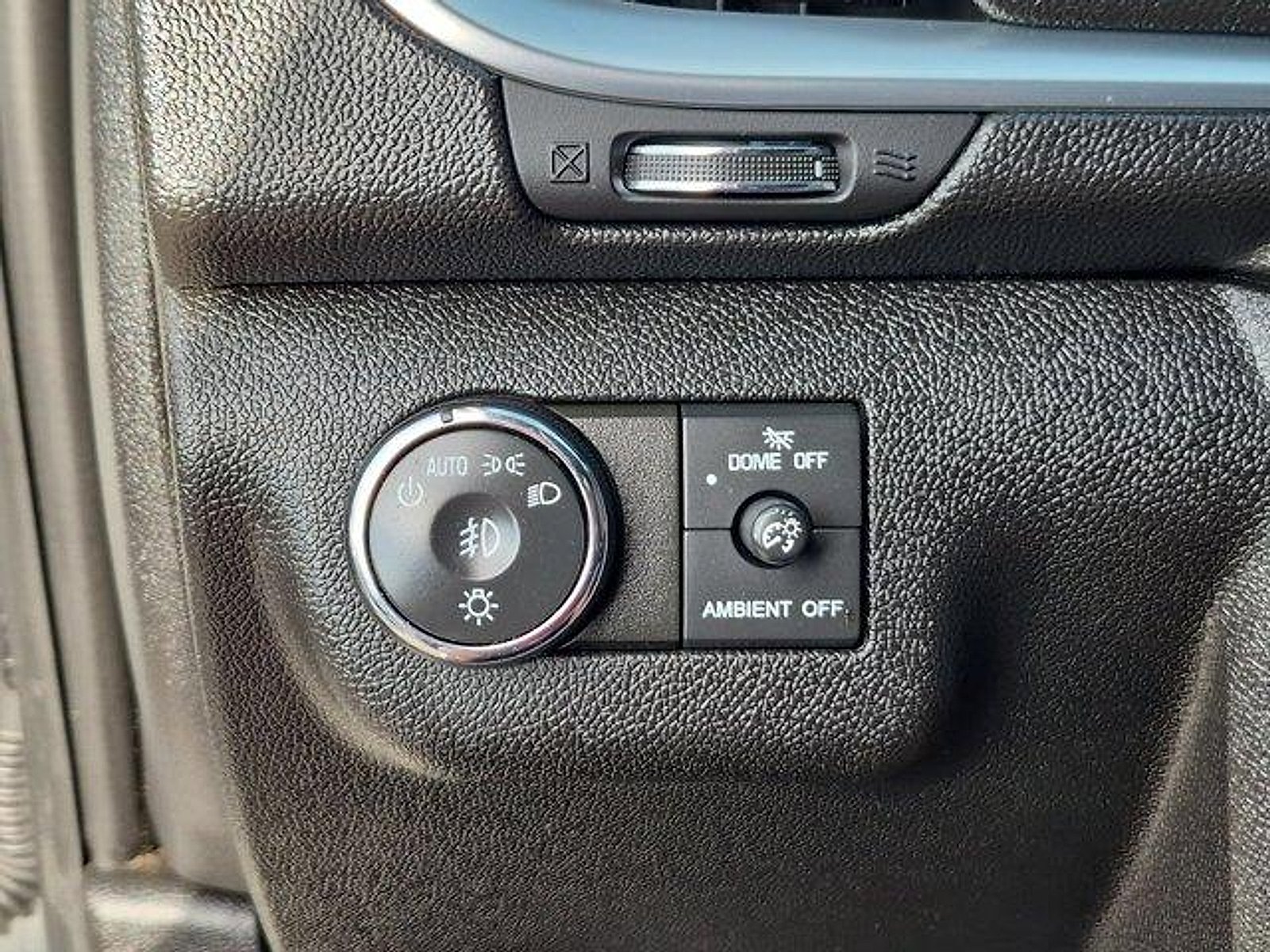 Used 2017 Chevrolet Traverse LT w/ Style and Technology Package FWD image 16