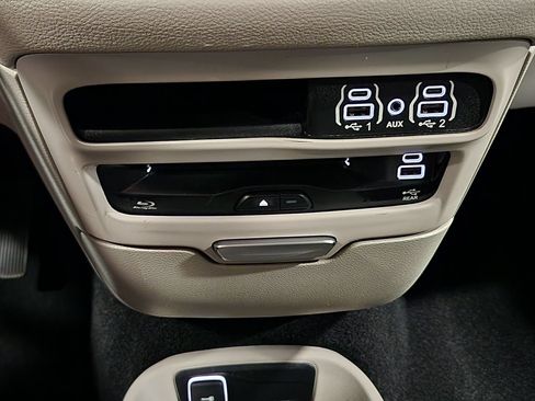 Used 2022 Chrysler Pacifica Touring-L w/ Uconnect Theater Family Group AWD/4WD image 40