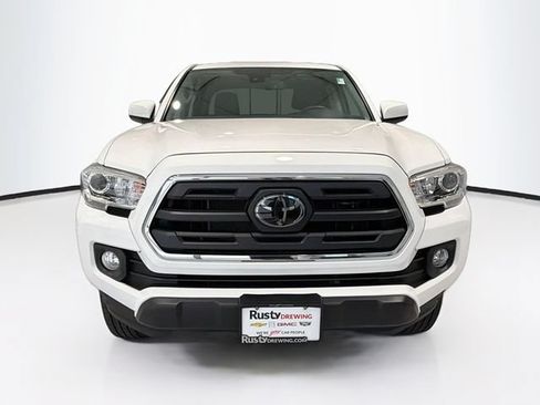Used 2018 Toyota Tacoma SR5 AWD/4WD image 2