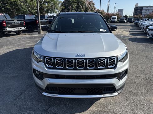 Used 2025 Jeep Compass Limited AWD/4WD image 3