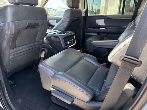 Used 2025 Ford Expedition Active image 13