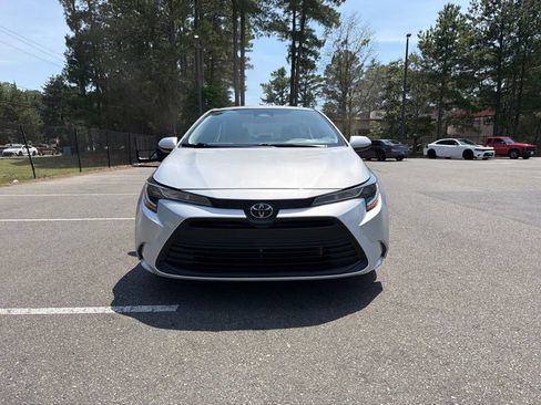 Used 2023 Toyota Corolla LE w/ Carpet Mat Package (TMS) FWD image 3