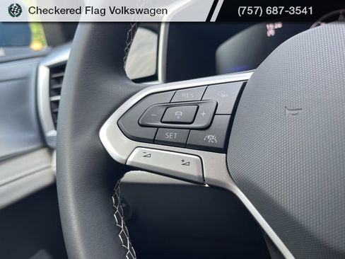 New 2025 Volkswagen Taos SE image 32