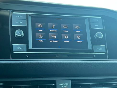 Used 2024 Volkswagen Jetta SE image 21