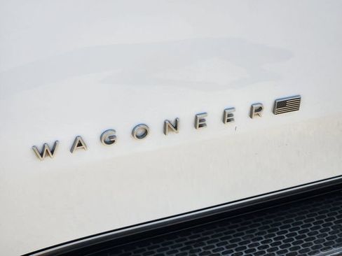Used 2024 Jeep Wagoneer L Series II w/ Flexible Seating Group AWD/4WD image 12