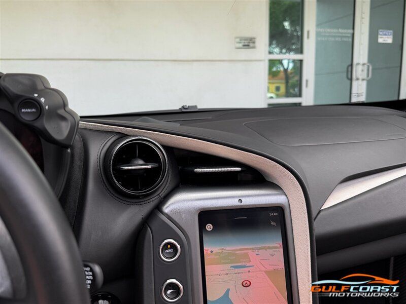 Used 2024 McLaren 750S Spider RWD image 17