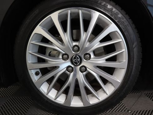 Used 2019 Toyota Camry XLE image 31
