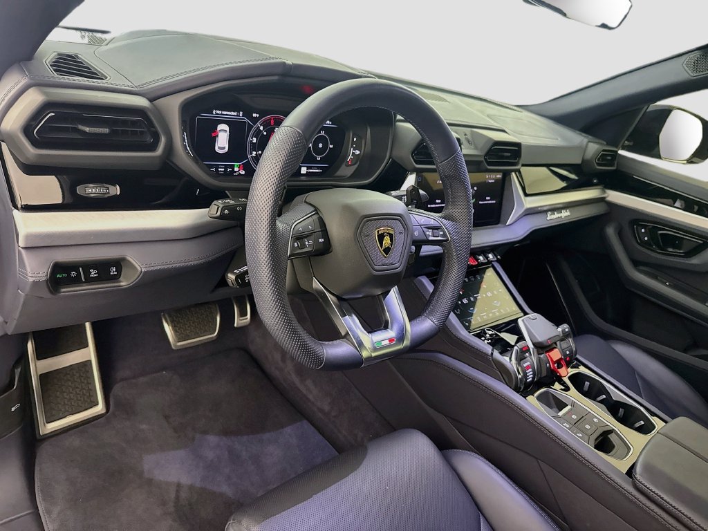 Used 2025 Lamborghini Urus SE AWD/4WD image 9