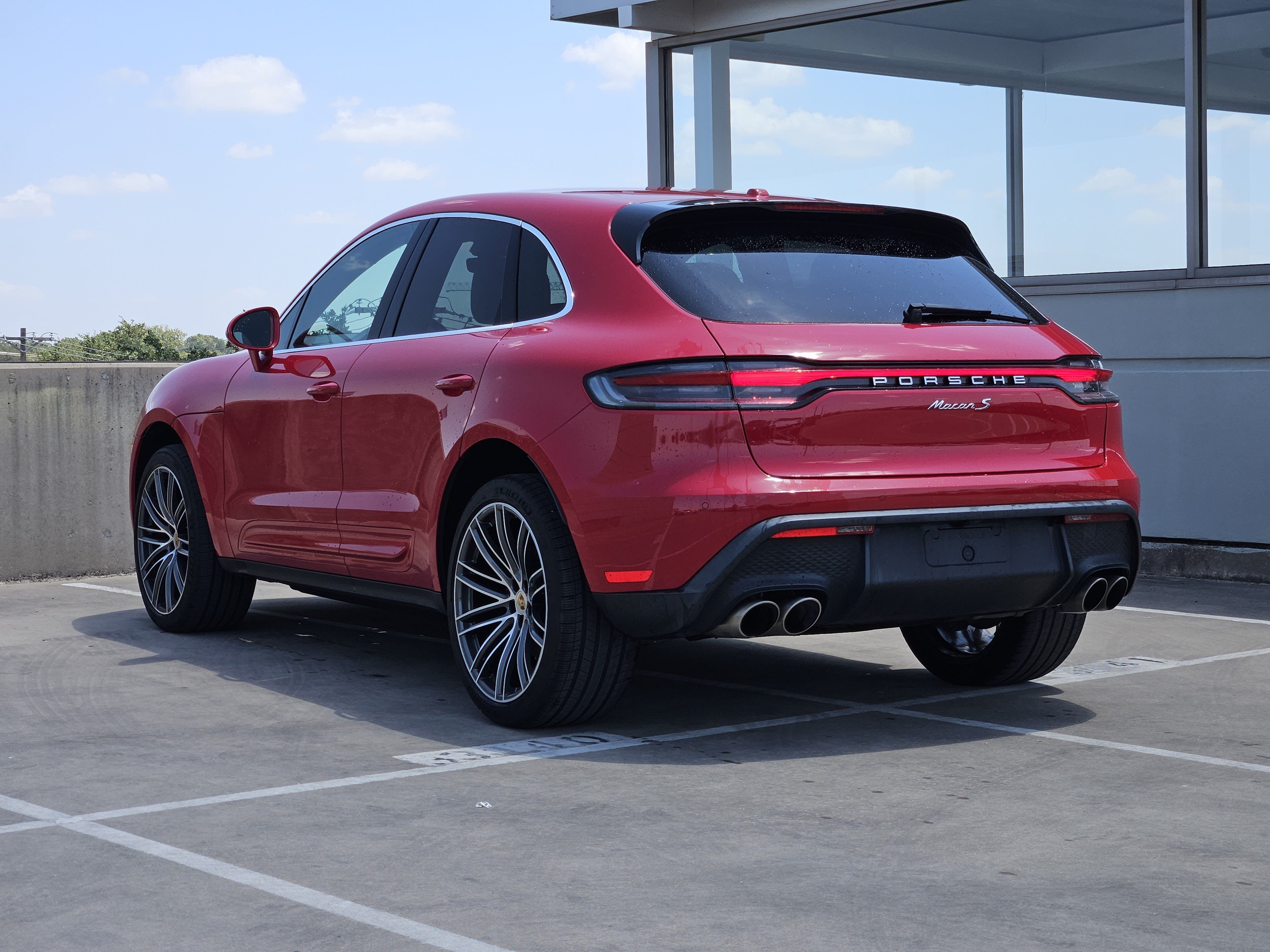 Certified 2023 Porsche Macan S AWD/4WD image 3