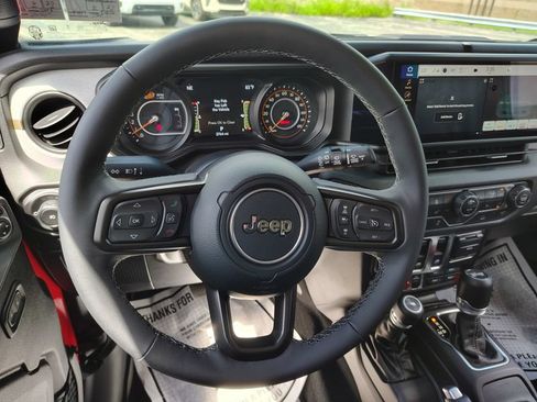 Used 2025 Jeep Wrangler Sport AWD/4WD image 21