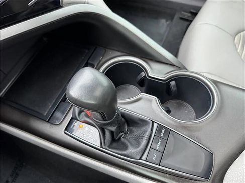 Used 2024 Toyota Camry SE image 18