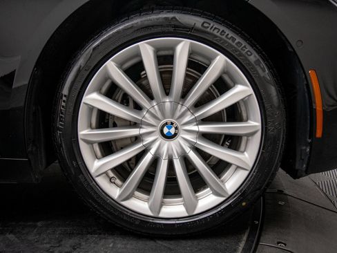 Used 2020 BMW 740i xDrive AWD/4WD image 32