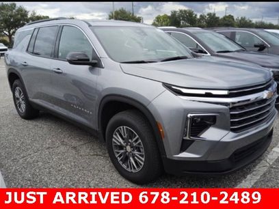 Used 2025 Chevrolet Traverse LT