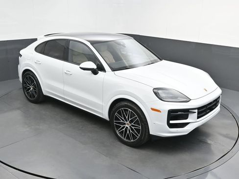 Certified 2025 Porsche Cayenne Coupe AWD/4WD image 33