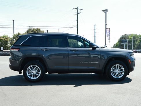 Certified 2024 Jeep Grand Cherokee Laredo X w/ Luxury Tech Group I RWD image 4