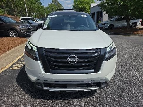 Certified 2023 Nissan Pathfinder SL w/ SL Premium Package FWD image 2