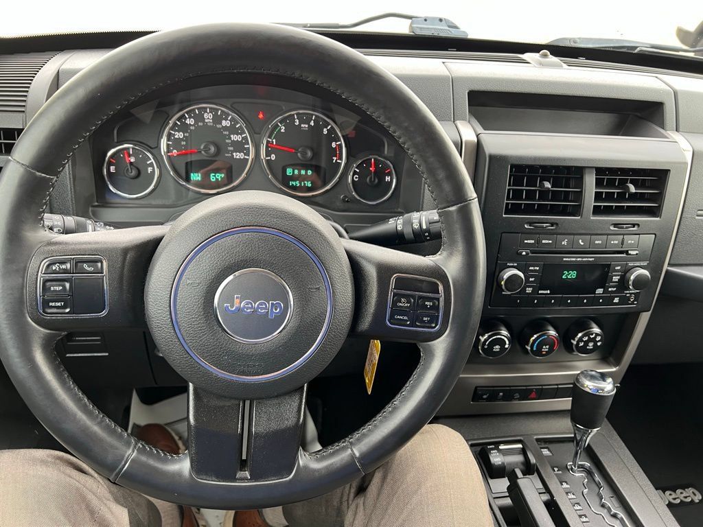 Used 2012 Jeep Liberty Sport AWD/4WD image 32