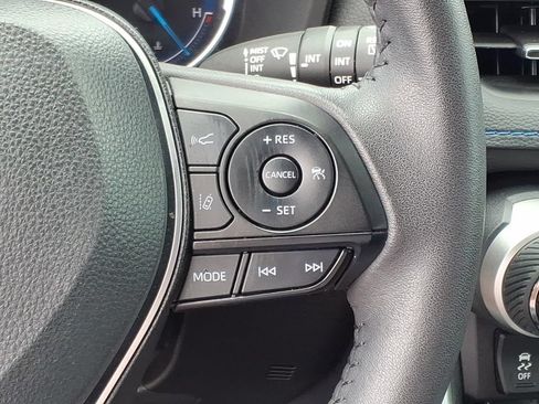 Used 2025 Toyota RAV4 XSE AWD/4WD image 21