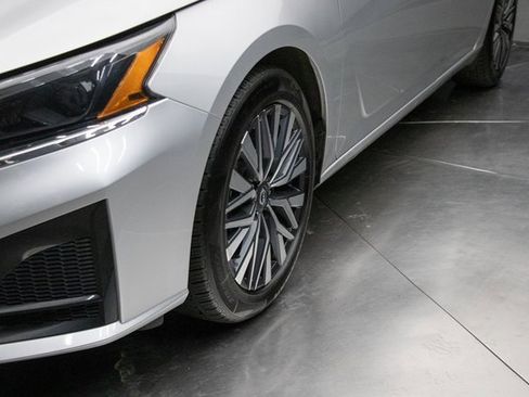 Used 2024 Nissan Altima 2.5 SV image 7