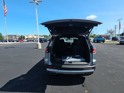 Used 2025 GMC Acadia Elevation w/ Elevation Premium Package FWD image 27