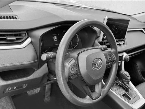 Used 2024 Toyota RAV4 XLE image 9