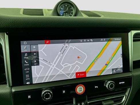 Used 2025 Porsche Macan image 16