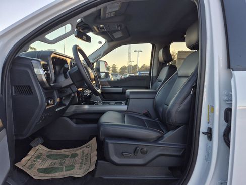 New 2026 Ford F250 Lariat w/ Black Appearance Package image 19