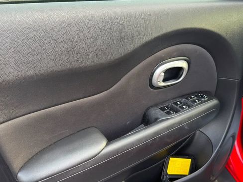 Used 2016 Kia Soul + FWD image 16