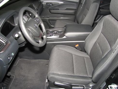 Certified 2024 Honda Ridgeline Sport image 9