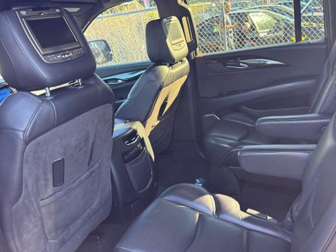Used 2017 Cadillac Escalade ESV Platinum image 10