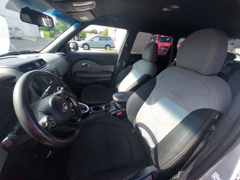 Used 2015 Kia Soul + FWD image 15