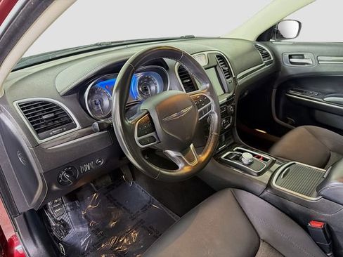 Used 2019 Chrysler 300 Touring w/ Sport Appearance Package RWD image 9