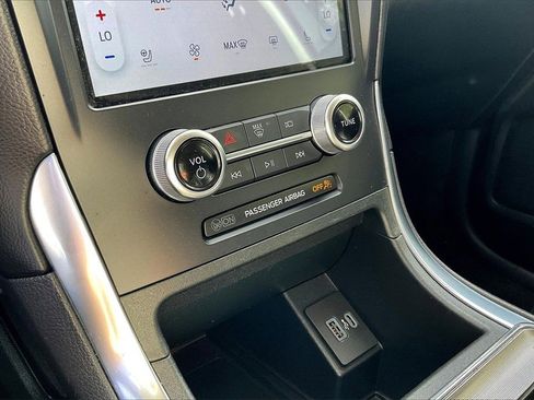 Used 2024 Ford Edge Titanium image 24