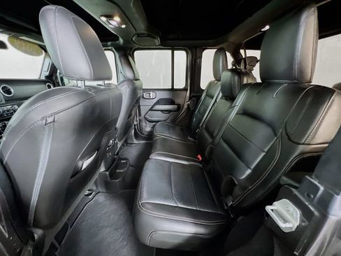 Used 2019 Jeep Wrangler Unlimited Sahara w/ Dual Top Group AWD/4WD image 23