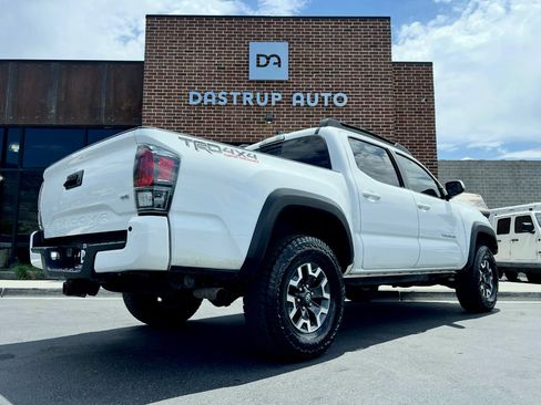 Used 2017 Toyota Tacoma TRD Off-Road AWD/4WD image 6