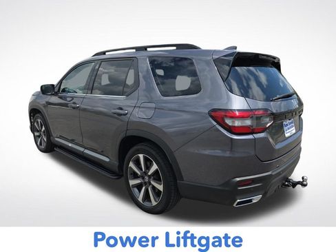 Used 2024 Honda Pilot Touring image 7