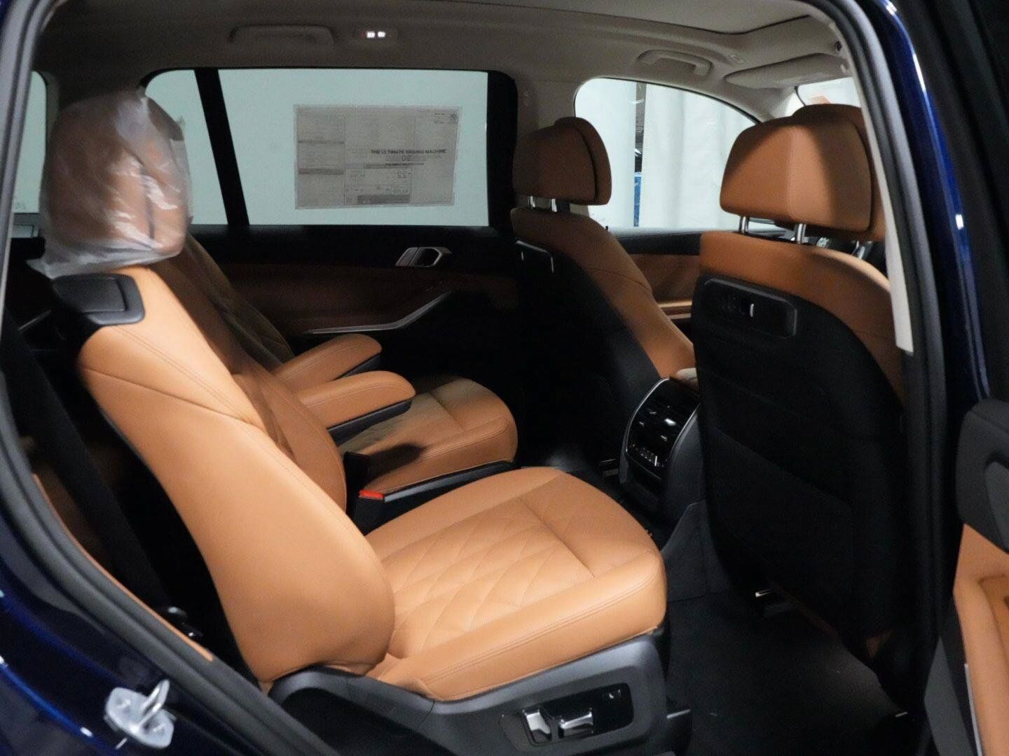 Used 2027 BMW X7 xDrive40i w/ Premium Package AWD/4WD image 10