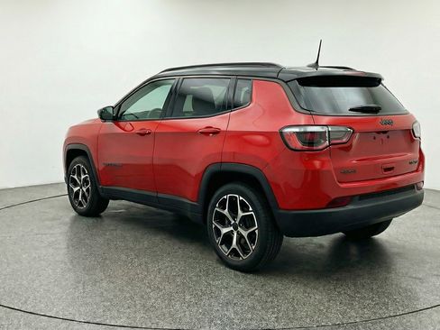 Used 2025 Jeep Compass Limited image 6