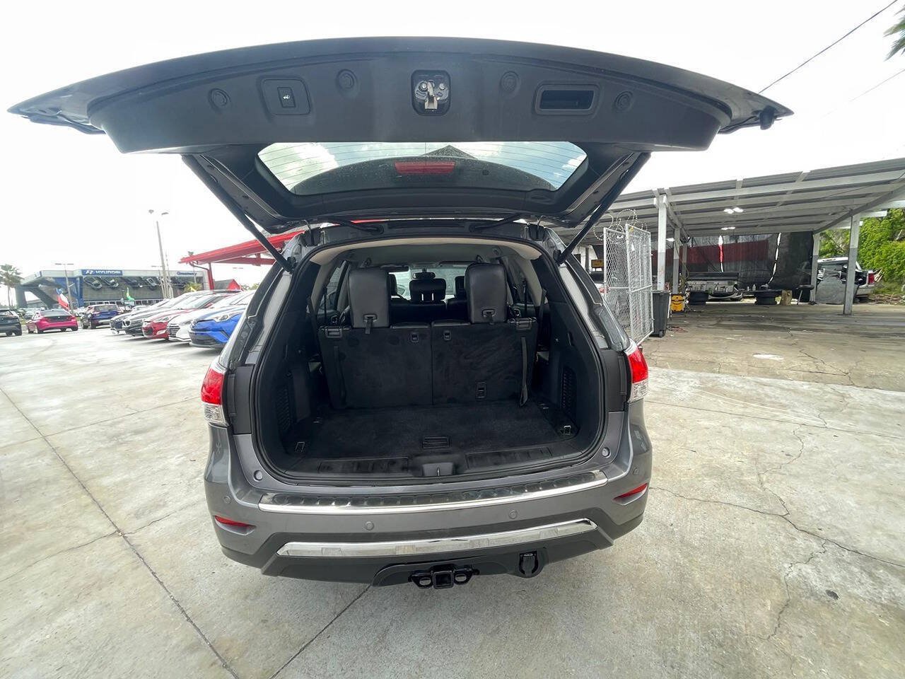 Used 2015 Nissan Pathfinder SL w/ Cargo Package FWD image 17