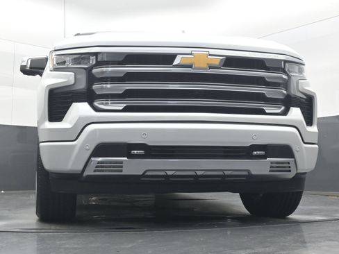 Used 2024 Chevrolet Silverado 1500 High Country w/ Z71 Off-Road Package AWD/4WD image 28