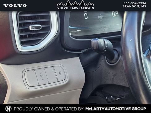 Used 2024 Hyundai Venue SEL image 18