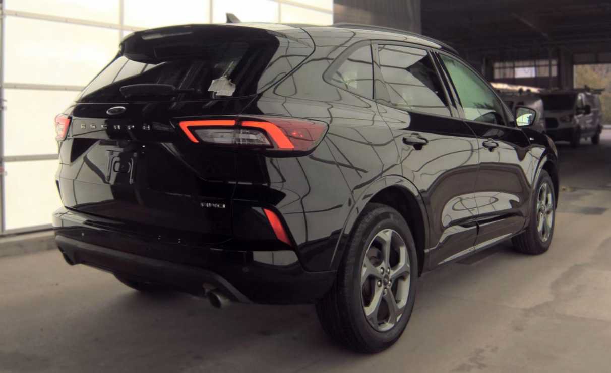 Used 2023 Ford Escape ST-Line w/ Tech Pack #1 AWD/4WD image 5